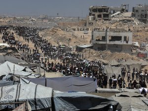 Marcher un kilomètre et faire la queue pendant deux heures, trois fois par jour : Gaza accablé par la soif en l'absence d'eau potable