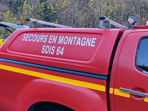 La corde cède lors de sa descente en rappel : il fait une chute de 20 mètres et reste bloqué pendant 20 heures dans le canyon