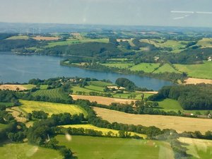 Pour un risque de cyanobactéries, la baignade temporairement interdite dans ce lac de l'Aveyron