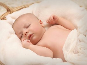 Canicule : comment protéger votre bébé de la déshydratation et des coups de chaleur