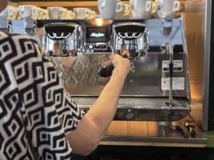 Un coffee-shop s'installe place Decazes, du jamais bu à Decazeville