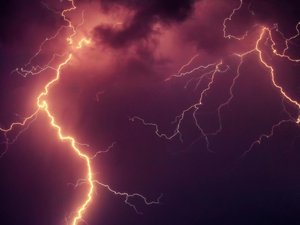 Les premiers orages font baisser les températures de 15 degrés dans le Sud-Aveyron, le tonnerre peut gronder partout