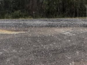 VIDÉO. Un violent orage en pleine canicule dans l'Aveyron : 2 400 impacts de foudre, grêle, les images impressionnantes des intempéries