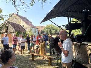 "Pour le plaisir d'avoir sa propre eau de vie" : A Vailhourles, dans les secrets de l'alambic et de la distillation