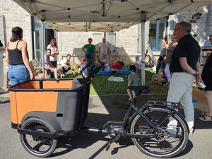 C'est quoi ces vélos-cargos pour trimballer les tout-petits dans cette crèche de l'Aveyron ?