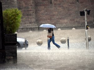 CARTE. Météo : avec 7 départements en vigilance orange canicule et 19 en vigilance jaune orages, à quoi s'attendre ce lundi ?