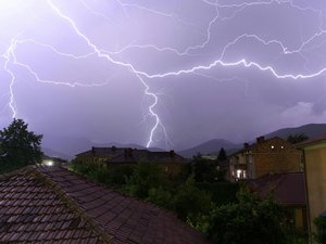 MÉTÉO. La canicule, c'est fini : orages, pluies, inondations, 62 départements en vigilance ce mardi 19 août, l'Occitanie à risque