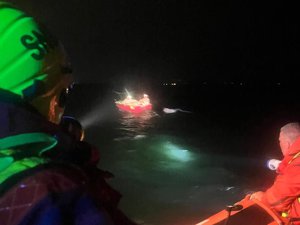 Ils partent pêcher la nuit avec un enfant de 3 ans sur un étang et se retrouvent emportés par le vent