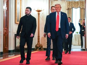 Guerre en Ukraine : pour éviter de se faire humilier à nouveau, Zelensky est allée voir Donald Trump... avec un club de golf