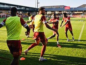 Football : Rodez accueille Laval avec un premier succès en ligne de mire, suivez le match en direct