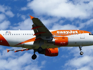 Grosse frayeur en altitude : pris de bouffées délirantes il tente d'entrer dans le cockpit peu après le décollage du vol Lyon-Porto