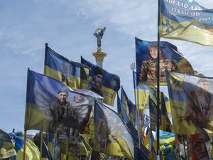 "Le peuple ukrainien ne se rendra jamais" : une centrale nucléaire et un port russes, incendiés par des drones, jour de la célébration d'indépendance de l'Ukraine