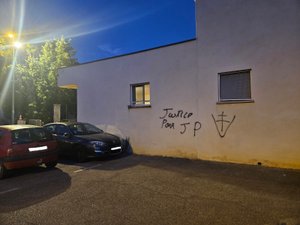 Un tag découvert sur le mur de la mosquée de Millau, une plainte déposée