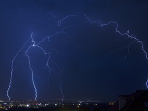 CARTE. Météo : orages et pluie, 43 départements placés en vigilance jaune, la quasi-totalité de l'Occitanie concernée, à quoi s'attendre en cette fin de journée ?