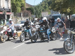 Cette course mythique traversait l'Aveyron dans les années 50 : les motos toujours dans la roue du circuit de Farrou