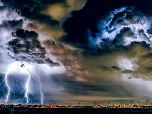 CARTE. Orages, pluies violentes et abondantes, grêle, la vigilance orange étendue à 28 départements, toute l'Occitanie concernée, voici les prévisions