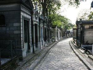 Ils réalisaient leur commerce illégal dans un cimetière, la police démantèle un réseau de trafic de stupéfiants