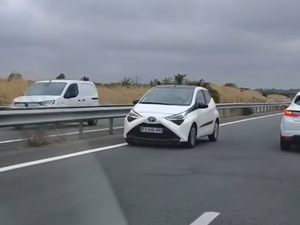 La personne âgée circulait à contresens sur l'autoroute A75, les automobilistes s'organisent pour la remettre à l'endroit
