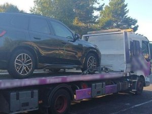 Une voiture à 185 km/h sur l'A75 et une moto à 152 km/h : ils disent adieu à leur permis de conduire à la fin des vacances