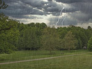 CARTES. Météo : orages, vents violents, grêle, pluies, inondations, crues : sept départements restent en vigilance orange dans le sud-est pour la rentrée scolaire