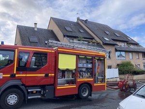 Deux voitures en feu au sous-sol, 19 habitants d'un immeuble de Rodez évacués après un incendie