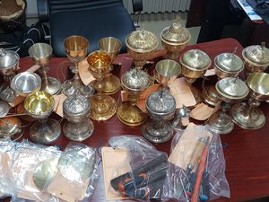 Au moins 27 églises cambriolées ces derniers mois : ils forçaient les tabernacles pour s'emparer des trésors, trois voleurs interpellés