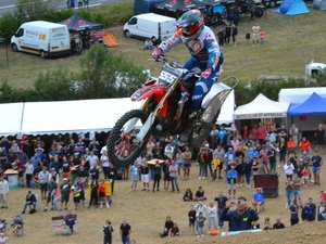 Moto : 80 pilotes au départ et manche du championnat de France, c'est le retour de la montée impossible de Saint-Rome-de-Cernon ce dimanche !