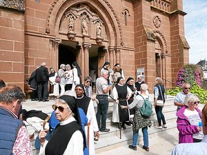 Chants grégoriens, convivialité et échanges : 150 ans de présence et de foi dans cette abbaye de l'Aveyron