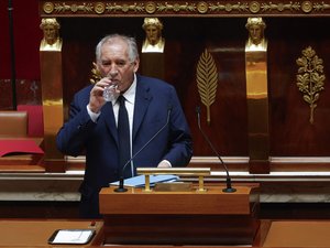 Chute du gouvernement Bayrou : Premier ministre pendant 8 mois et 27 jours, où se classe-t-il en termes de longévité à Matignon ?