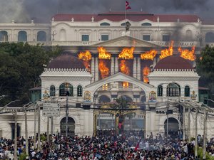 Le Népal dans le chaos : la police ouvre le feu sur la foule, siège du gouvernement incendié, démission du Premier ministre... Que se passe-t-il depuis plusieurs jours ?