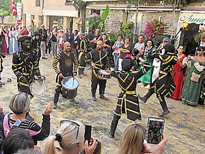 Costumes d'époque, village médiéval, concerts, banquets : l'un des plus beaux villages de France en Aveyron retourne au XIIIe siècle ce week-end