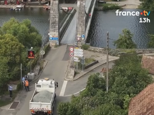 VIDÉO. Si le poids lourd est trop lourd, ce pont entre le Lot et l'Aveyron lui demande de passer ailleurs