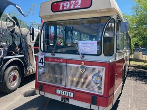50 ans de la Magnéto du Rouergue : ce bus de 1972 va faire la navette entre Rodez et le Trauc tout le week-end, voici les horaires pour monter à bord