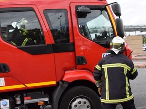 La camionnette lui est tombée dessus : une femme de 36 ans meurt en voulant réparer son véhicule en panne