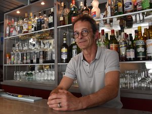 Il est au fin fond du Sud-Aveyron mais s'appelle l'hôtel du Nord : c'est le dernier bistrot du village et il en est devenu l'âme