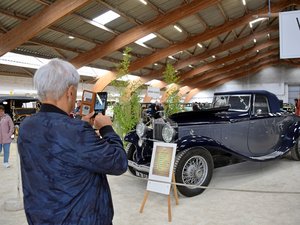 Bugatti, Jaguar, Alpine... Au Trauc à Rodez, la Magnéto du Rouergue célèbre 50 années de passion automobile