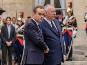 Budget 2026 : Sébastien Lecornu tente de calmer les esprits en renonçant à la suppression de deux jours fériés