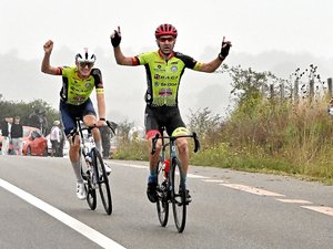 Cyclisme : la belle offrande de Johan Blanc à Julien Cayssials sur le Souvenir Jean-Marie-Bermon