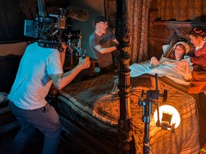 Quand Marie Stuart séjourne au château aveyronnais de La Servayrie, la télévision tourne à Mouret