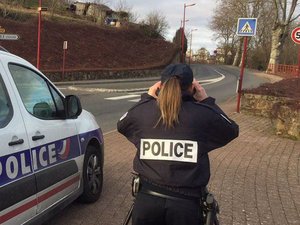 Le mineur qui roulait à 130 km/h en Aveyron présente aux gendarmes le permis de conduire de son passager