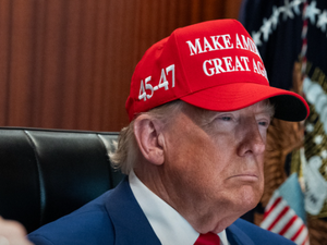 "C'est ainsi qu'un enfant de 4 ans pleure un poisson rouge" : il se moque de la réaction de Donald Trump après la mort de Charlie Kirk et se fait virer