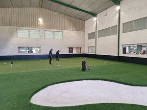 "Un sport complet qui se pratique au grand air"... mais pas que : à Rodez, on peut aussi faire du golf à l'intérieur à l'intérieur !