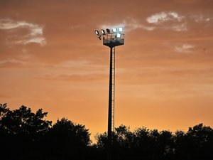 Rugby : pour LSA, la lumière est venue du terrain samedi soir dans un stade de La Primaube qui va passer à l'éclairage led