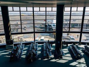 Pourquoi des restes humains en provenance des États-Unis, sont-ils stockés depuis un an à l'aéroport de Santiago du Chili ?
