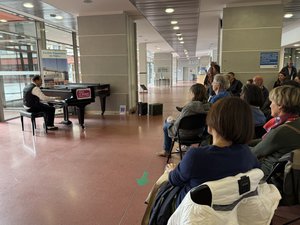 Festival Blues en Aveyron : Fabrice Eurly offre une parenthèse musicale aux patients de l'hôpital