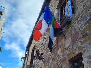 Reconnaissance de l'État de Palestine : cette commune de l'Aveyron a salué cette décision en arborant un drapeau palestinien sur sa mairie