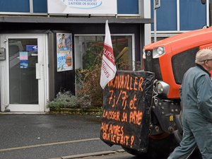 Colère des agriculteurs : les tracteurs de la FDSEA et des JA attendus aux abords du stade Paul-Lignon de Rodez ce vendredi