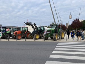 Colère des agriculteurs : FDSEA et JA devant Paul-Lignon à Rodez pour alerter sur 