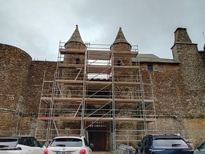 La première phase des travaux s'est achevée : ce château de l'Aveyron poursuit sa mue
