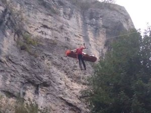 Un randonneur chute sur le site de saut à l'élastique : l'incroyable sauvetage des pompiers dans une 